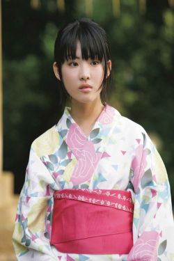 老赵揉着粉嫩的双乳太舒服了秀婷